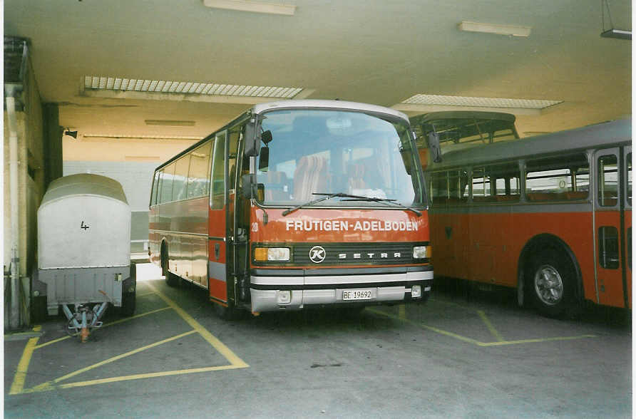 (005'508) - AFA Adelboden - Nr. 20/BE 19'692 - Setra (ex Hauser, Gryon) am 19. M�rz 1990 beim Bahnhof Frutigen