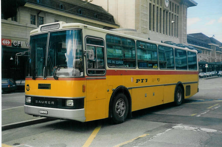 (016'501) - Epiney, Ayer - VS 64'315 - Saurer/Lauber am 16. M�rz 1997 beim Bahnhof Lausanne