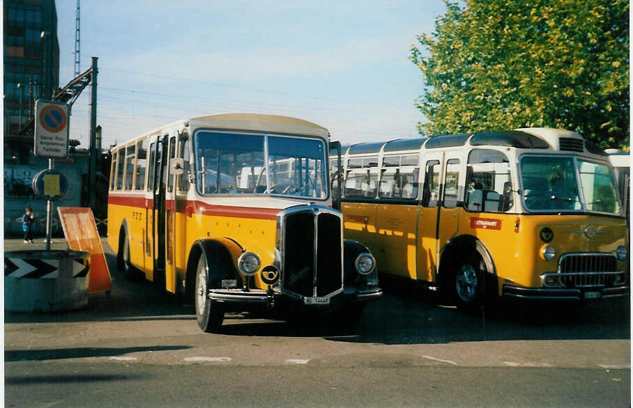 (020'418) - Voegtlin-Meyer, Brugg - Nr. 8/AG 14'448 - Berna/R&J (ex P 23'700; ex Schenk, Triengen; ex AGS Sch�ftland) am 25. Oktober 1997 beim Bahnhof Brugg (75 Jahre PAH Voegtlin-Meyer)