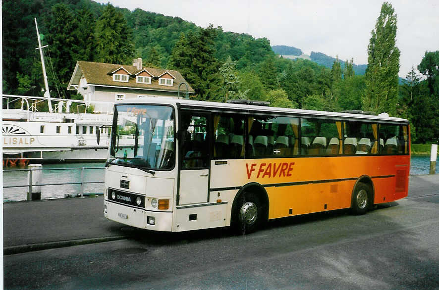 (023'209) - Favre, Rochefort - NE 8437 - Scania/Van Hool am 6. Juni 1998 bei der Schiffl�ndte Thun
