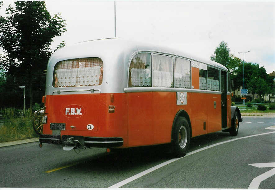 (023'313) - R�llin, Rotkreuz - Nr. 1/ZG 32'459 - FBW/R&J (ex AFA Adelboden Nr. 1) am 14. Juni 1998 in Uster, Z�richstrasse
