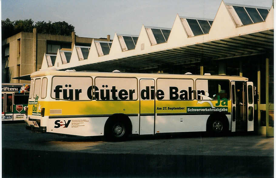 (025'208) - SEV Bern - BE 449'715 - Saurer/T�scher (ex P 24'294) am 12. August 1998 in Thun, Garage STI