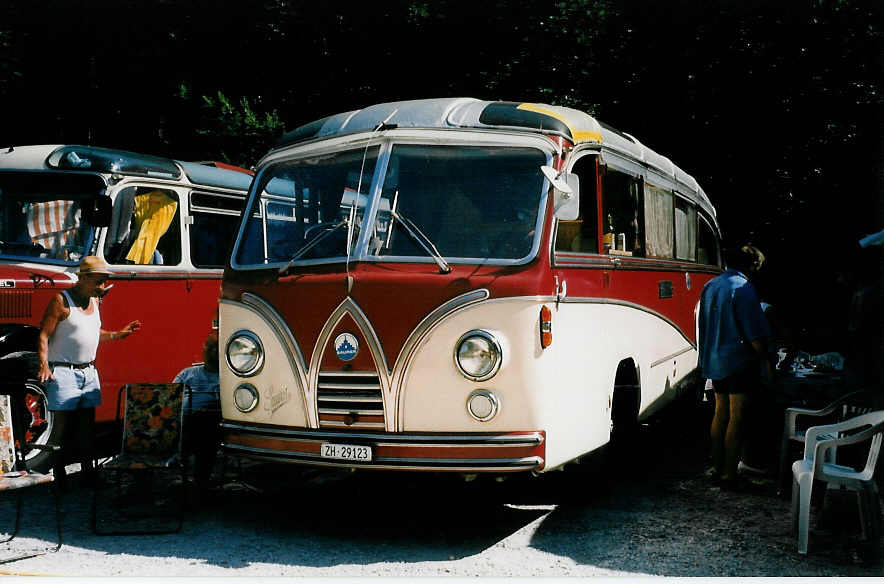 (025'433) - Morger, Horgenberg - ZH 29'123 - Saurer/R&J (ex Winterhalder, Z�rich) am 15. August 1998 in Heitenried, Sensegraben