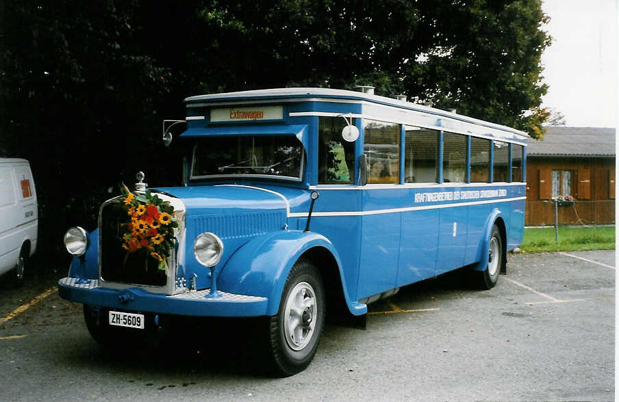 (026'315) - VBZ Z�rich - Nr. 9/ZH 5609 - Saurer/SWS (ex Bamert, Wollerau; ex BBA Aarau Nr. 1; ex VBZ Z�rich Nr. 209; ex VBZ Z�rich Nr. 9) am 3. Oktober 1998 in R�ti, Sonnenplatz