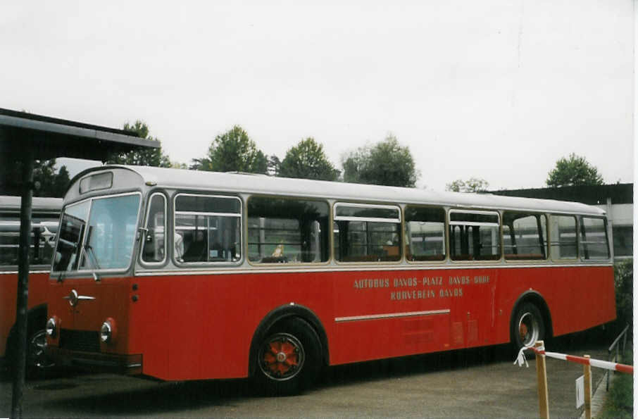 (026'536) - K�nzle, Rorbas - Nr. 10/ZH 569'234 - FBW/R&J (ex Staub, Z�rich; ex KVD Davos Nr. 10) am 3. Oktober 1998 in R�ti, Sonnenplatz