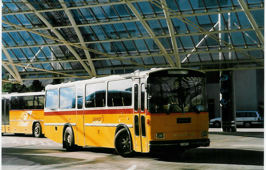 (026'820) - PTT-Regie - P 24'271 - Saurer/T�scher am 6. Oktober 1998 in Chur, Postautostation