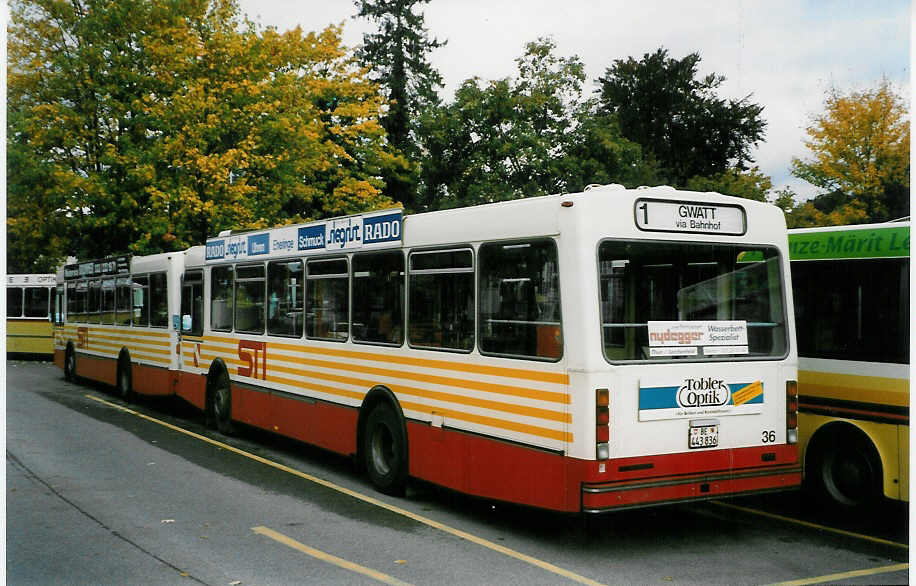 (027'320) - STI Thun - Nr. 36/BE 443'836 - Volvo/R&J (ex SAT Thun Nr. 36) am 11. Oktober 1998 bei der Schiffl�ndte Thun