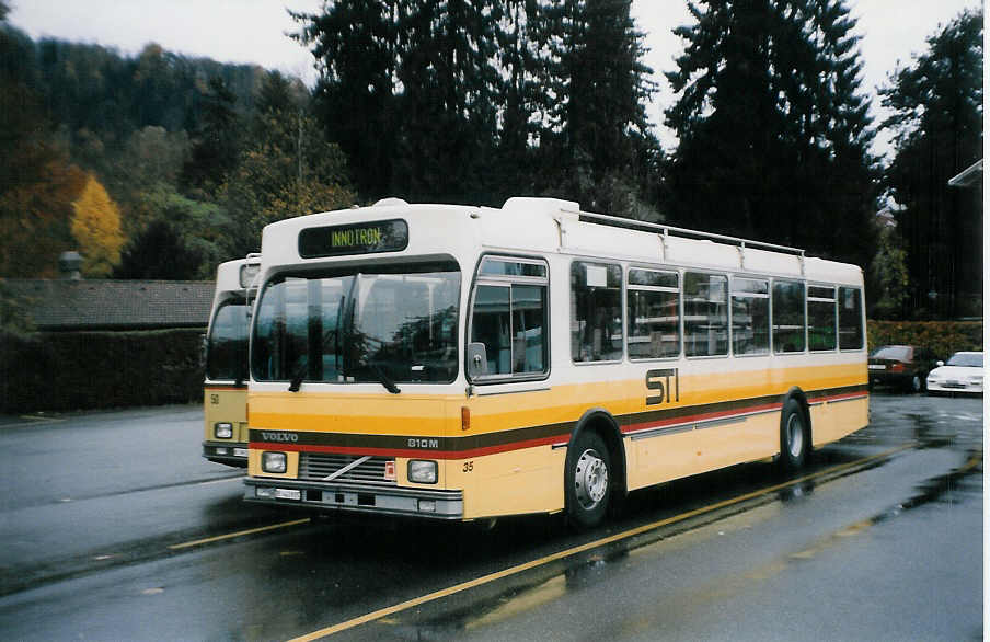 (027'804) - STI Thun - Nr. 35/BE 443'835 - Volvo/R&J (ex SAT Thun Nr. 35) am 4. November 1998 bei der Schiffl�ndte Thun