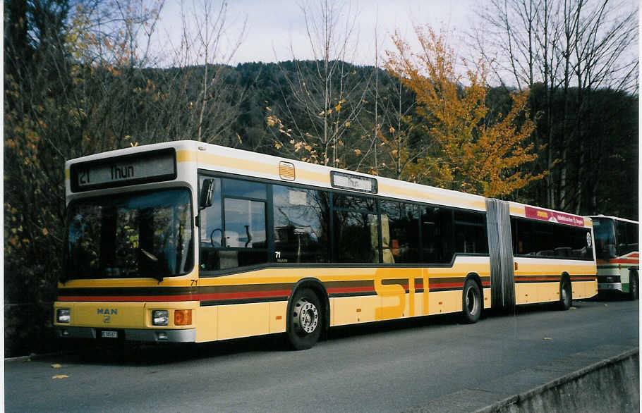 (027'809) - STI Thun - Nr. 71/BE 385'871 - MAN am 8. November 1998 bei der Schiffl�ndte Thun