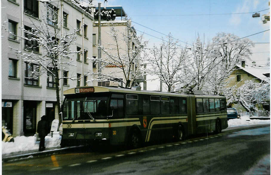 (029'312) - SVB Bern - Nr. 30 - FBW/Hess Gelenktrolleybus am 10. Februar 1999 in Bern, Bachm�tteli