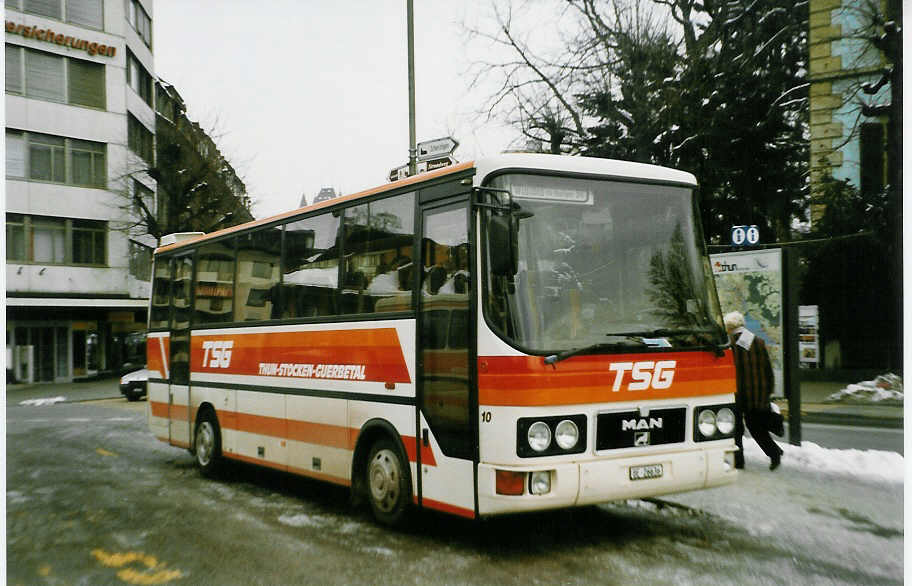 (029'325) - STI Thun - Nr. 10/BE 26'636 - MAN/G�ppel (ex TSG Blumenstein Nr. 10) am 14. Februar 1999 beim Bahnhof Thun