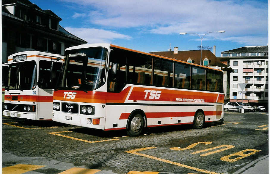 (030'009) - STI Thun - Nr. 10/BE 26'636 - MAN/G�ppel (ex TSG Blumenstein Nr. 10) am 7. M�rz 1999 beim Bahnhof Thun