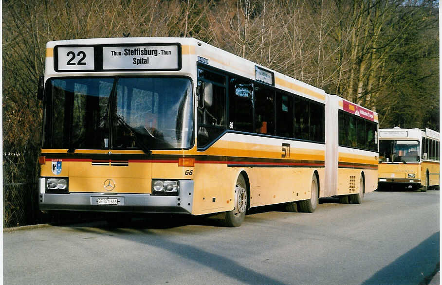 (030'016) - STI Thun - Nr. 66/BE 371'366 - Mercedes am 9. M�rz 1999 bei der Schiffl�ndte Thun