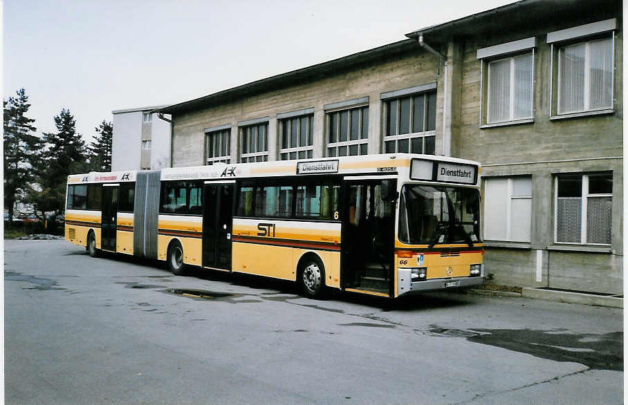 (030'021) - STI Thun - Nr. 66/BE 371'366 - Mercedes am 10. M�rz 1999 in Thun, Garage