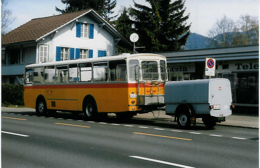 (030'116) - Gast, Gwatt - Nr. 27/BE 518'148 - Saurer/T�scher (ex AVG Grindelwald Nr. 28+27+19; ex Lienert, Einsiedeln) am 14. M�rz 1999 in Gwatt, Post