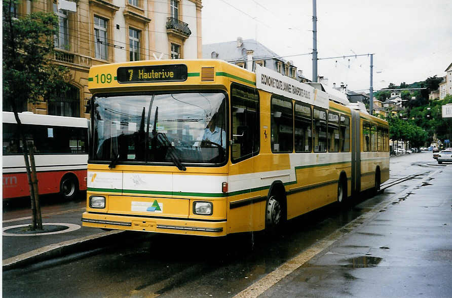 (033'318) - TN Neuch�tel - Nr. 109 - NAW/Hess Gelenktrolleybus am 6. Juli 1999 in Neuch�tel, Place Pury