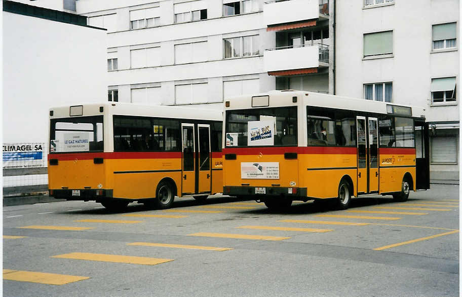 (033'925) - PTT-Regie - P 23'300 + P 23'301 - NAW/G�ppel (ex Mer�ay, Del�mont) am 9. Juli 1999 beim Bahnhof Del�mont
