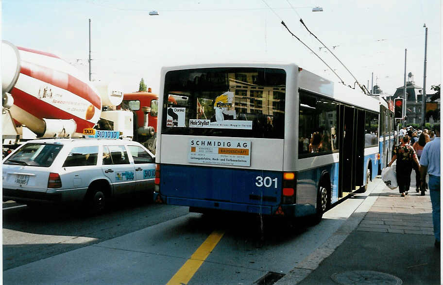 (034'832) - VBL Luzern - Nr. 301 - Lanz+Marti/Hess Personenanh�nger am 26. Juli 1999 in Luzern, Schwanenplatz