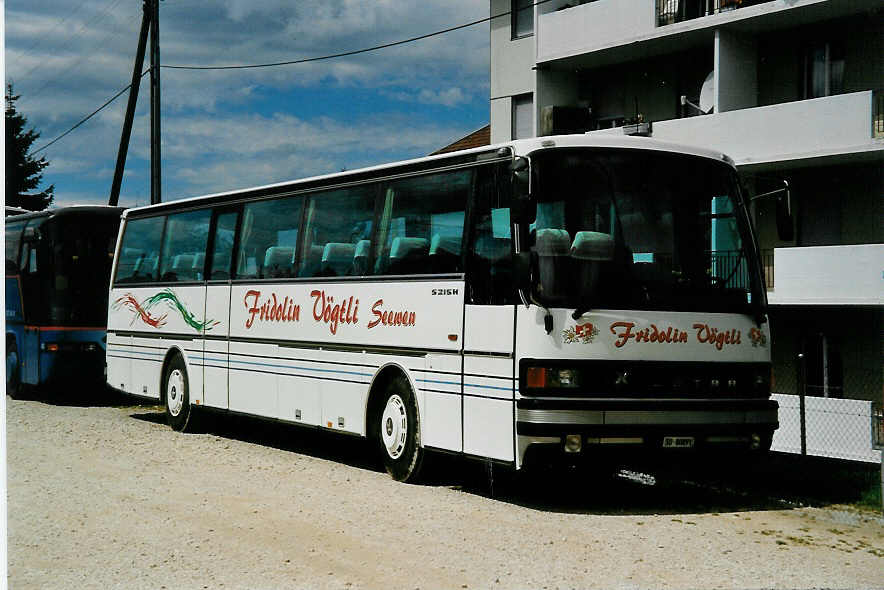 (035'206) - V�gtli F., Seewen - SO 80'891 - Setra am 8. August 1999 beim Bahnhof Saignel�gier