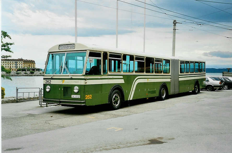 (035'218) - TN Neuch�tel - Nr. 262/NE 47'021 - FBW/SWS-Gangloff (ex SVB Bern Nr. 262) am 8. August 1999 in Neuch�tel, D�p�t