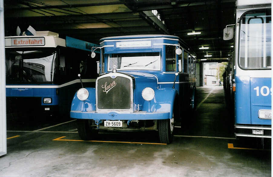 (035'619) - VBZ Z�rich - Nr. 9/ZH 5609 - Saurer/SWS (ex Bamert, Wollerau; ex BBA Aarau Nr. 1; ex VBZ Z�rich Nr. 209; ex VBZ Z�rich Nr. 9) am 28. August 1999 in Luzern, Depot VBL