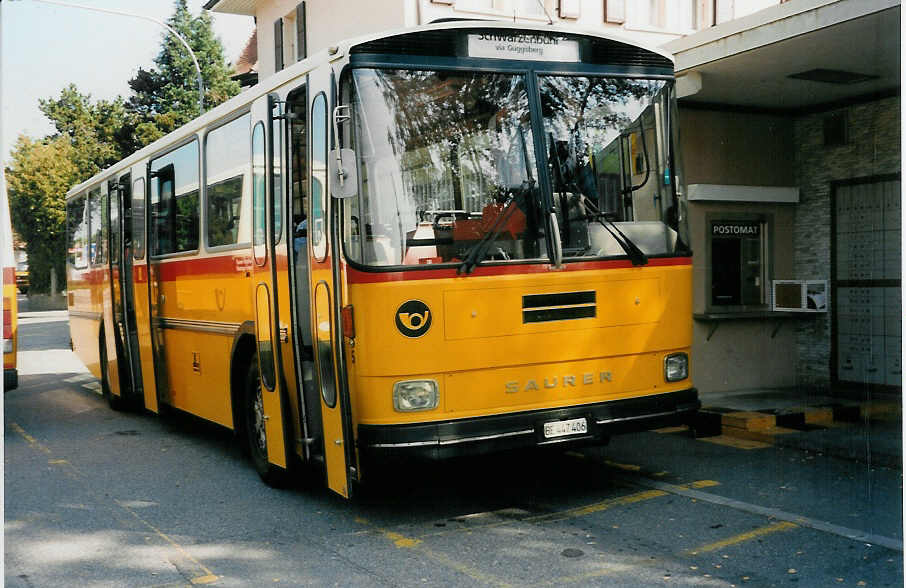 (036'821) - Engeloch, Riggisberg - Nr. 5/BE 447'406 - Saurer/T�scher (ex P 25'668) am 13. September 1999 in Schwarzenburg, Post
