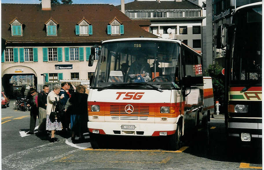 (037'202) - STI Thun - Nr. 7/BE 120'517 - Mercedes/Auw�rter (ex TSG Blumenstein Nr. 7) am 27. September 1999 beim Bahnhof Thun