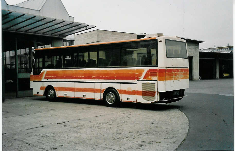 (037'313) - STI Thun - Nr. 10 - MAN/G�ppel (ex TSG Blumenstein Nr. 10) am 12. Oktober 1999 in Thun, Garage