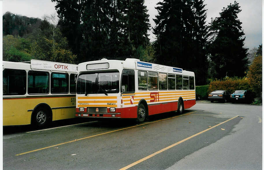 (037'714) - STI Thun - Nr. 30/BE 419'030 - Volvo/R&J (ex SAT Thun Nr. 30) am 11. November 1999 bei der Schiffl�ndte Thun