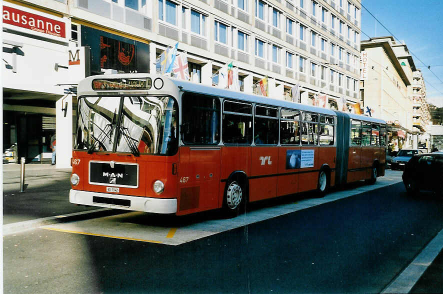 (039'518) - TL Lausanne - Nr. 467/VD 1542 - MAN am 5. M�rz 2000 beim Bahnhof Lausanne