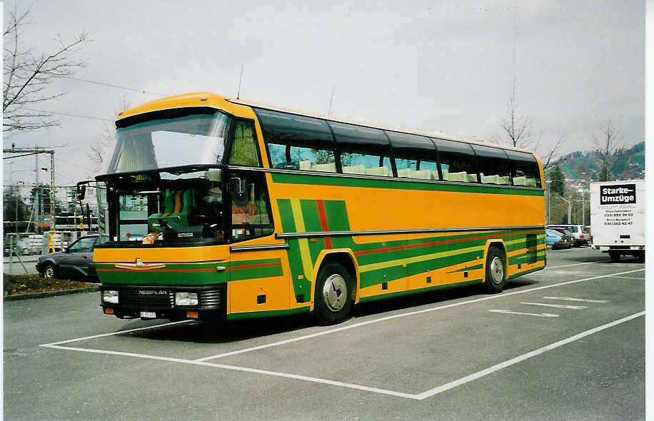 (039'534) - Dinic, Thun - BE 351'670 - Neoplan (ex AvH Heimenschwand Nr. 12) am 10. M�rz 2000 in Thun, Seestrasse