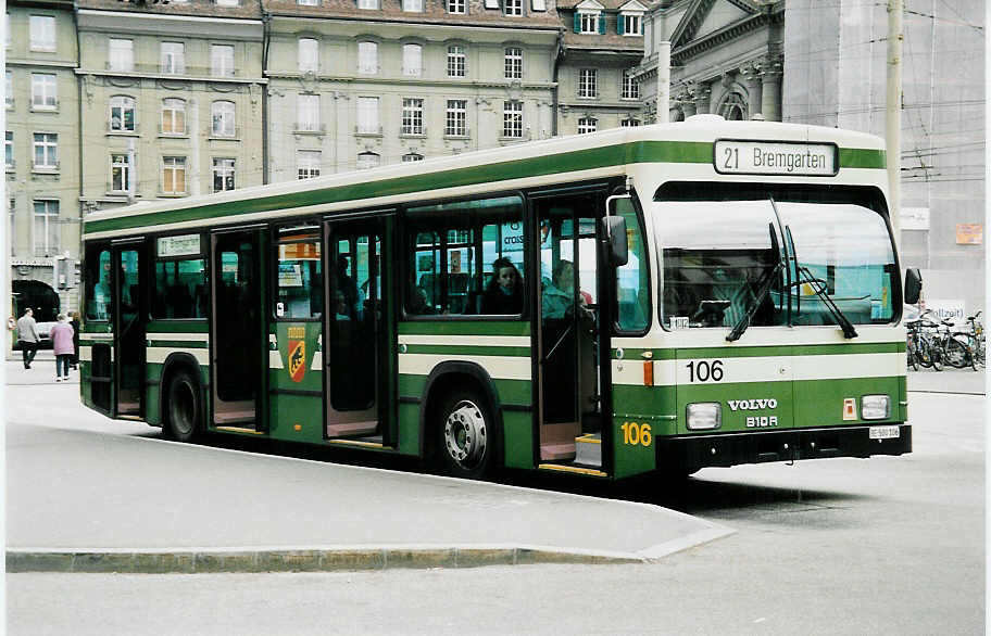 (039'716) - SVB Bern - Nr. 106/BE 500'106 - Volvo/R&J am 14. M�rz 2000 beim Bahnhof Bern