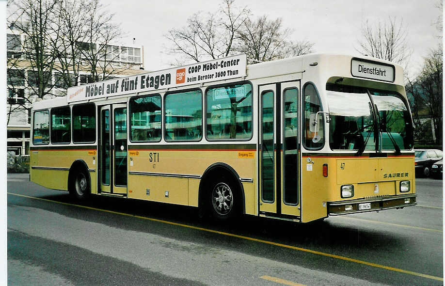 (039'930) - STI Thun - Nr. 47/BE 396'547 - Saurer/R&J am 25. M�rz 2000 bei der Schiffl�ndte Thun
