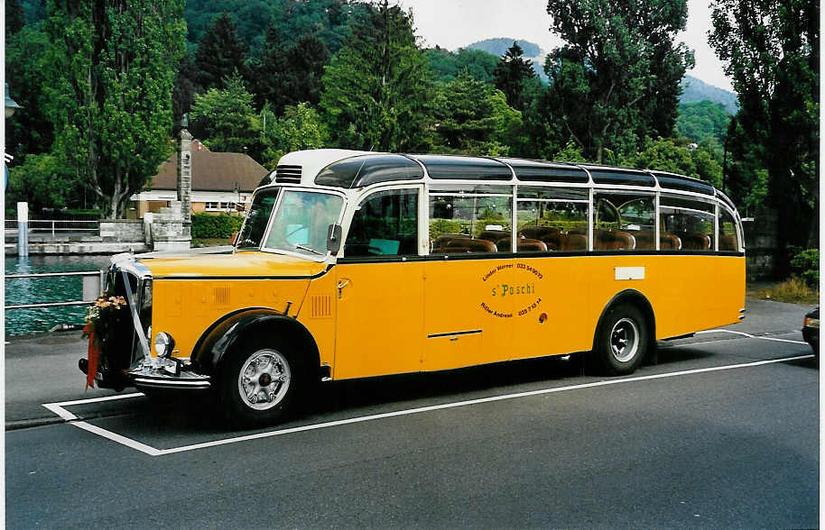 (040'836) - Linder, Einigen - BE 90'990 - Saurer/Gangloff (ex P 23'146; ex P 2215) am 10. Juni 2000 bei der Schiffl�ndte Thun