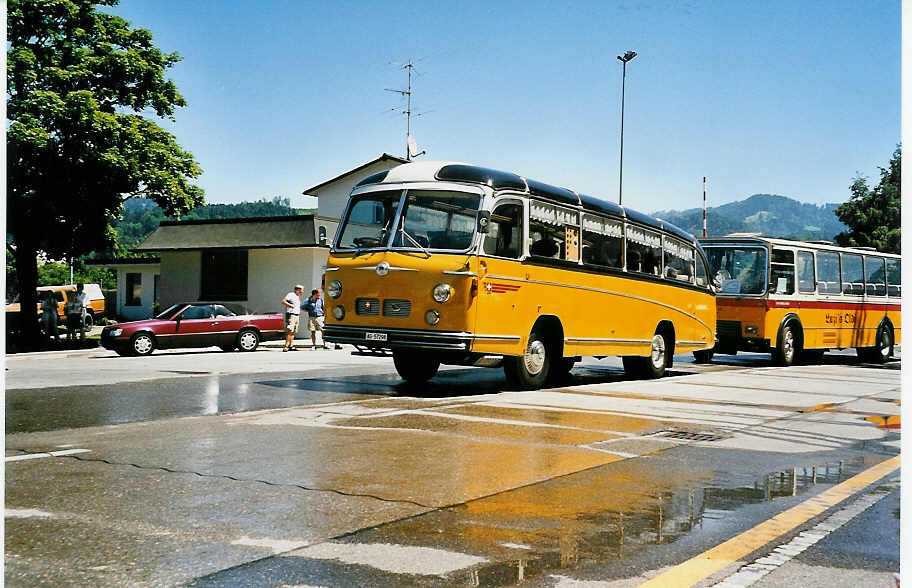(041'207) - Zimmerli U., Oftringen - AG 57'298 - Berna/T�scher (ex Stutz, Oberlunkhofen; ex Leu, Schongau; ex Wicki, Bremgarten; ex P 22'054; ex P 20'704) am 18. Juni 2000 in Hinwil, AMP