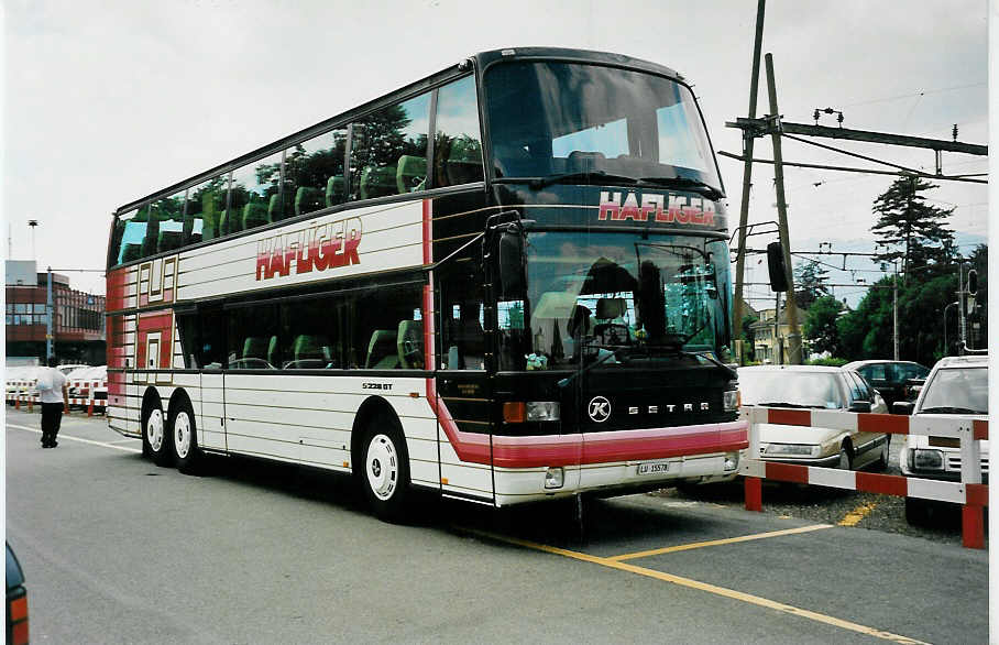 (041'620) - H�fliger, Sursee - LU 15'578 - Setra am 29. Juni 2000 in Thun, CarTerminal