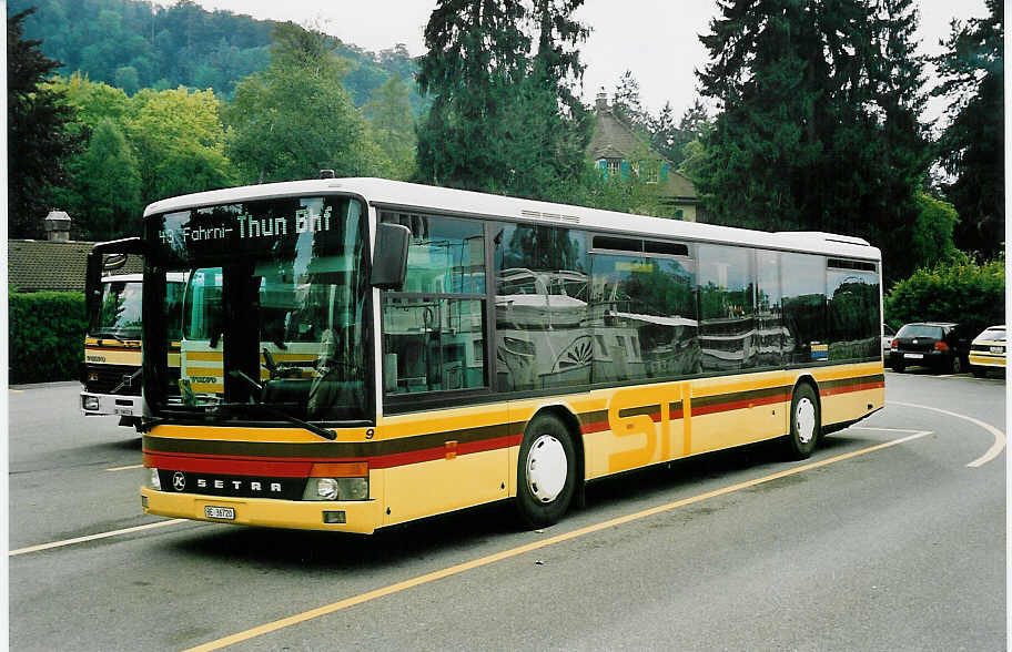 (042'635) - STI Thun - Nr. 9/BE 36'720 - Setra (ex AvH Heimenschwand Nr. 9) am 21. August 2000 bei der Schiffl�ndte Thun