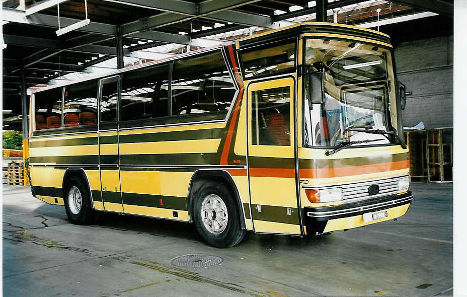(043'212) - Schweizer Armee - M+79'558 - Dr�gm�ller (ex Funi-Car, Biel) am 14. September 2000 in Thun, Garage STI