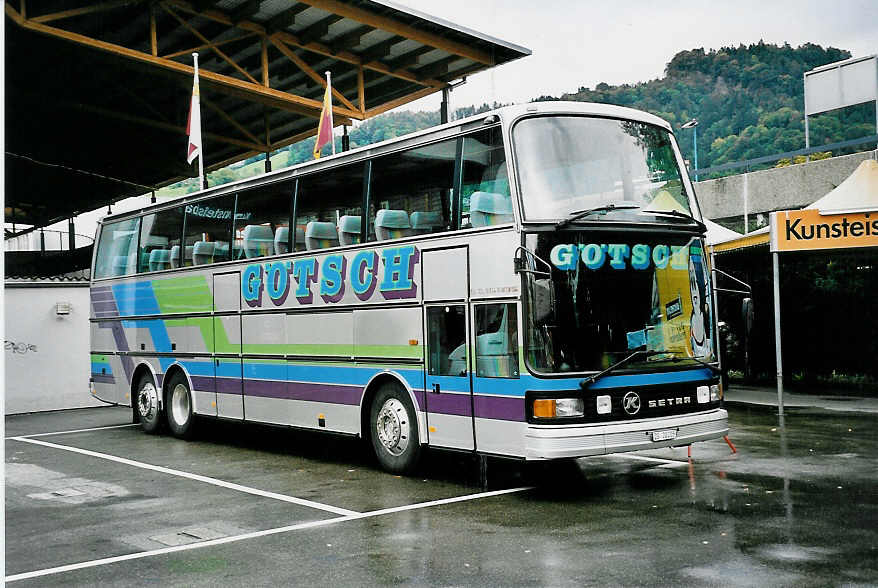 (043'233) - G�tsch, Baar - ZG 20'205 - Setra am 21. September 2000 in Thun, Grabengut