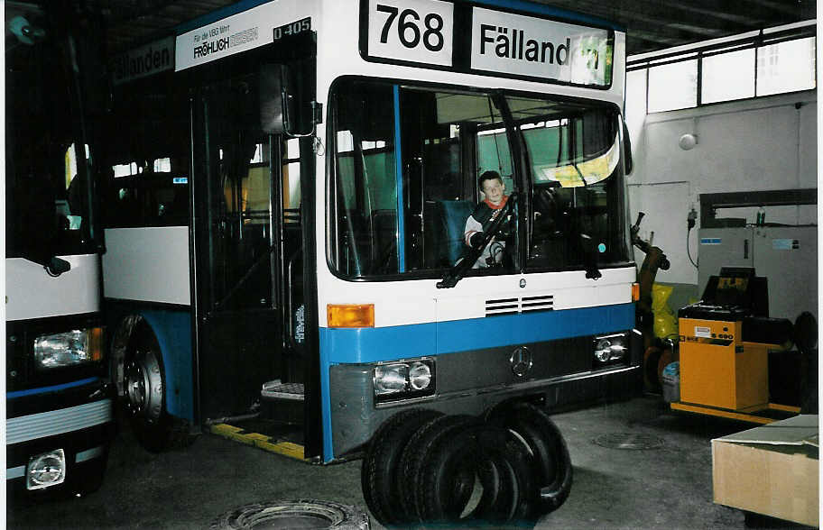 (043'435) - AFA Adelboden - Nr. 17 - Mercedes (ex Fr�hlich, Z�rich Nr. 603; ex VBZ Z�rich Nr. 682) am 9. Oktober 2000 im Autobahnhof Adelboden