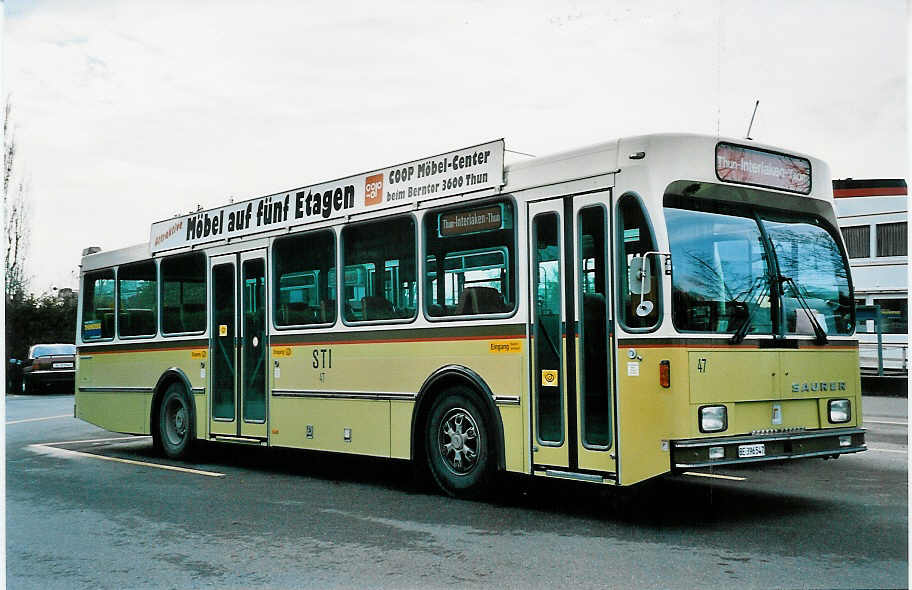 (043'836) - STI Thun - Nr. 47/BE 396'547 - Saurer/R&J am 25. November 2000 bei der Schiffl�ndte Thun