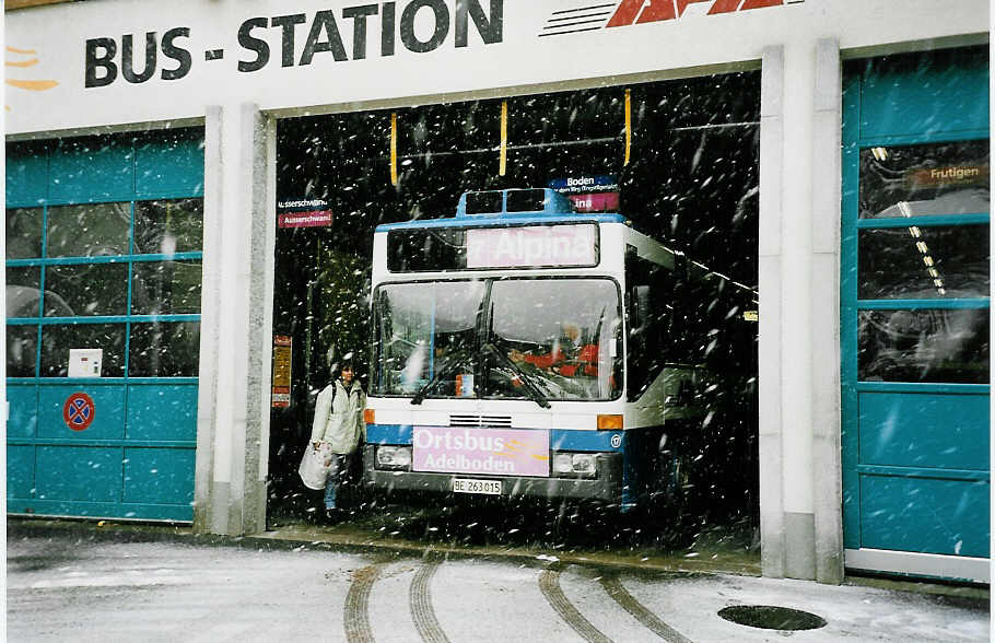 (044'321) - AFA Adelboden - Nr. 17/BE 263'015 - Mercedes (ex Fr�hlich, Z�rich Nr. 603; ex VBZ Z�rich Nr. 682) am 30. Dezember 2000 im Autobahnhof Adelboden