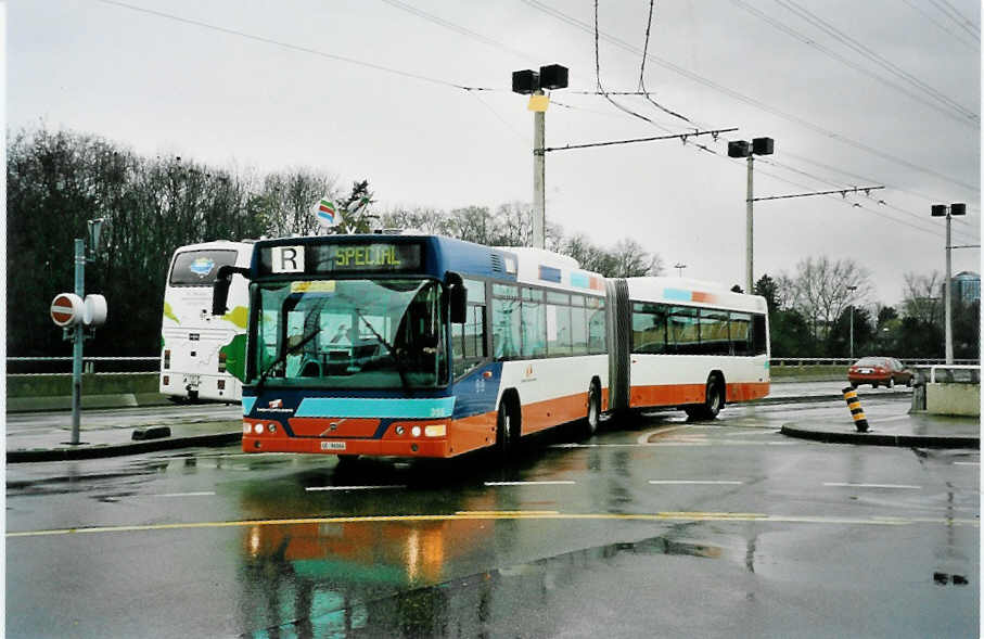 (045'311) - TPG Gen�ve - Nr. 355/GE 96'066 - Volvo am 11. M�rz 2001 in Gen�ve, A�roport