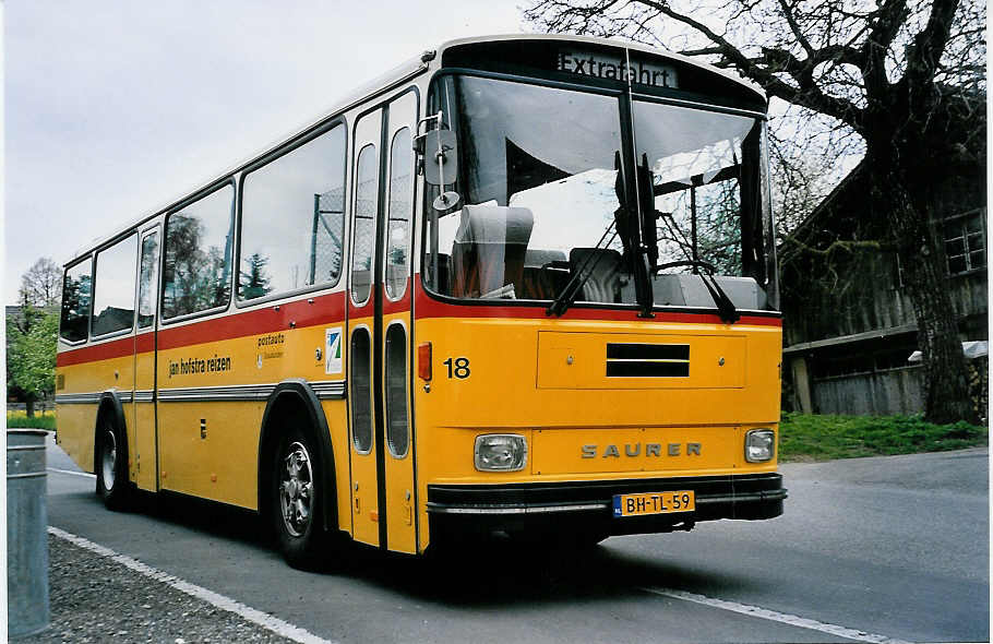 (046'428) - Aus Holland: FRAM Drachten - Nr. 18/BH-TL-59 - Saurer/R&J (ex P 24'364) am 1. Mai 2001 in M�nsingen, B�renmatte