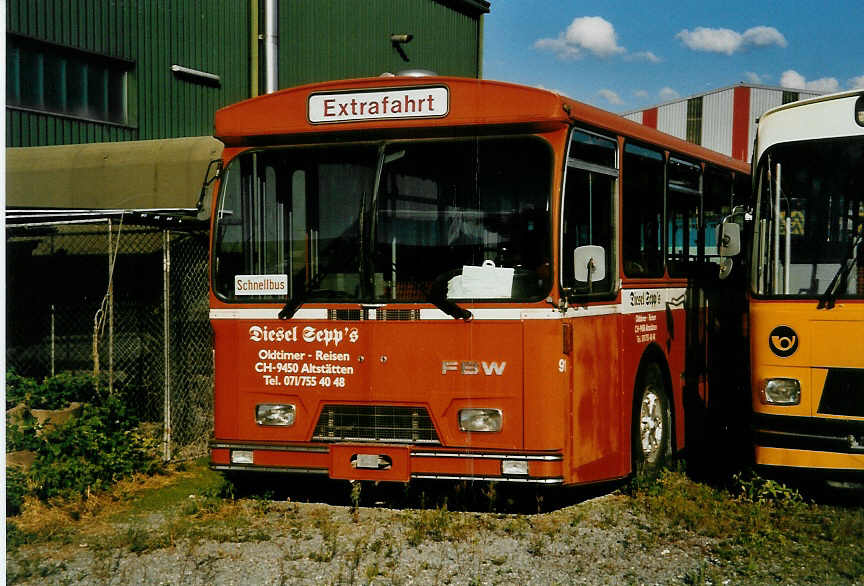 (048'330) - Wespe, Altst�tten - Nr. 91 - FBW/Hess (ex ZVB Zug Nr. 91 + 1) am 17. Juli 2001 in Altst�tten, Garage NFA (Teilaufnahme)