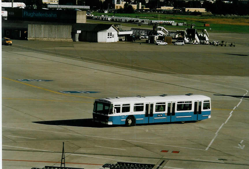 (048'623) - Flughafen, Z�rich - Nr. 24 - FBW/T�scher am 18. Juli 2001 in Z�rich, Flughafen