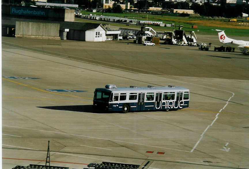 (048'624) - Flughafen, Z�rich - Nr. 33 - FBW/T�scher am 18. Juli 2001 in Z�rich, Flughafen