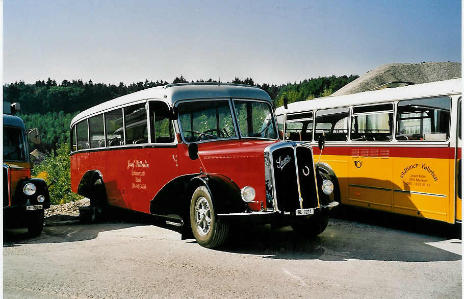 (049'332) - S�tterlin, Sch�nenbuch - BL 7211 - Saurer/Gangloff (ex Geiger, Adelboden Nr. 11; ex P 23'100; ex P 2153) am 25. August 2001 in Niederbipp, Saurertreffen