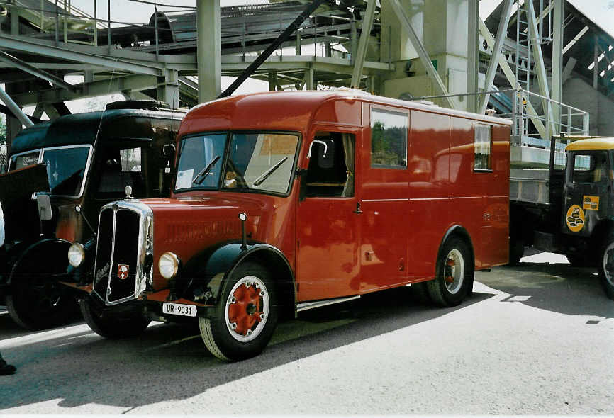 (049'423) - Schuler, Erstfeld - UR 9031 - Berna/Hess (ex H�fliger, Luzern; ex M+3143) am 25. August 2001 in Niederbipp, Saurertreffen