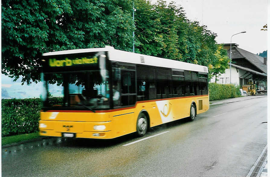 (049'815) - Gurtner, Worb - Nr. 5/BE 153'822 - MAN am 23. September 2001 beim Bahnhof Grossh�chstetten